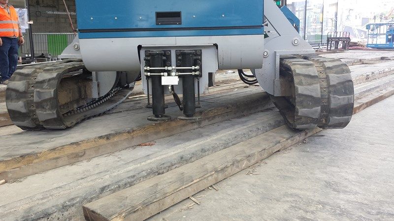 grue sur chenilles à voie variable