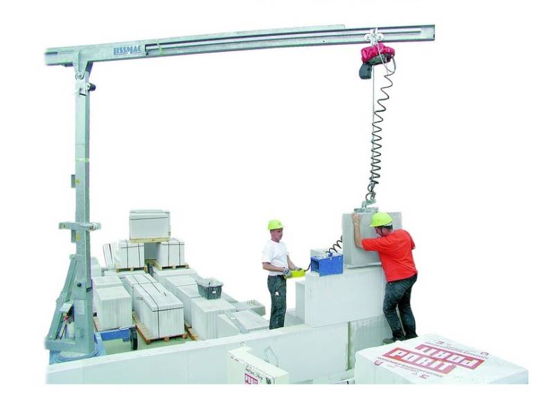 MAX. 500 KG: Mobiler Auslegerkran LMK